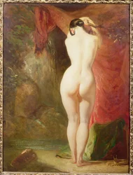 Diana steht an einem Wasserfall
